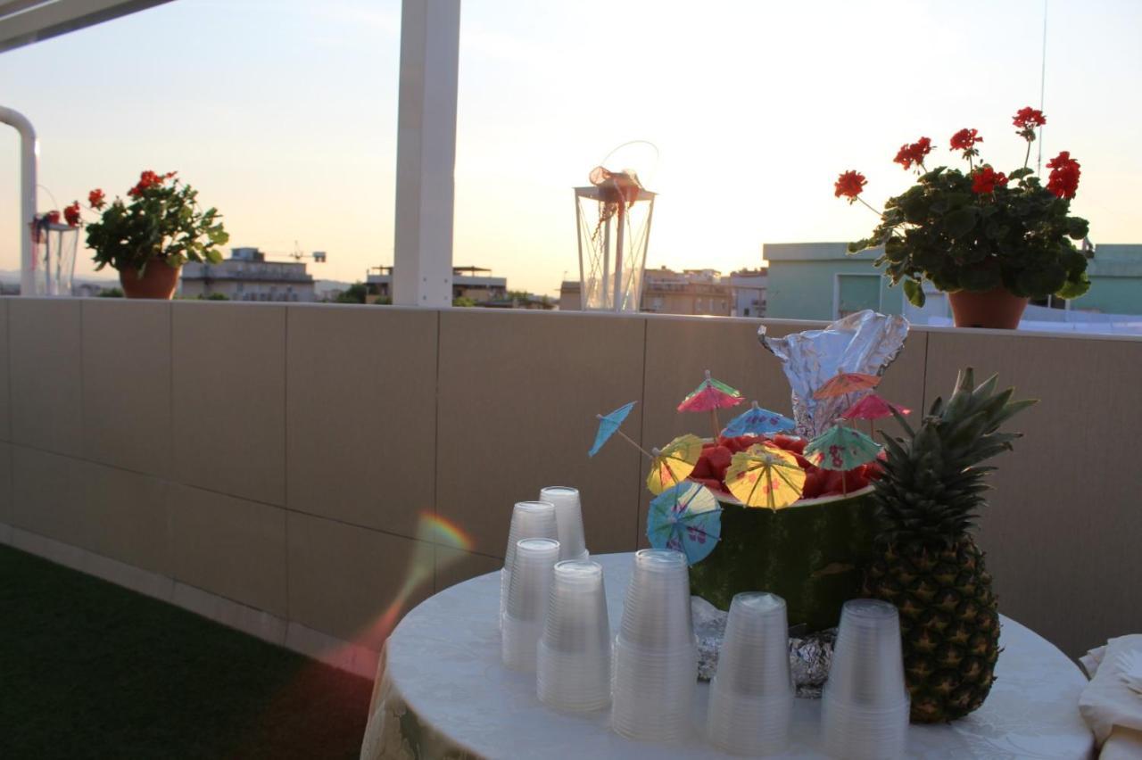 Hotel Aurora Mare Rimini Dış mekan fotoğraf